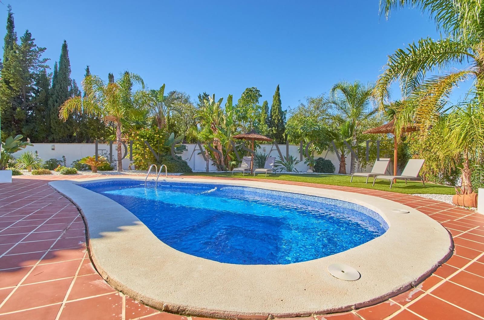 6 bedroom Villa for sale in Busot with pool - € 775,000 (Ref: 9362503)