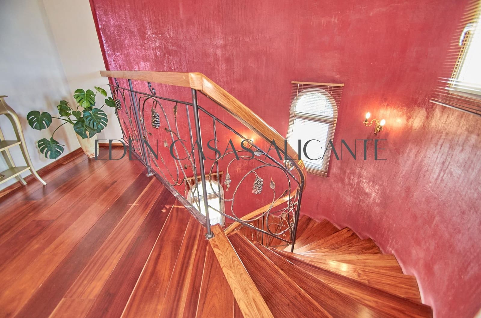 6 bedroom Villa for sale in Busot with pool - € 775,000 (Ref: 9362503)