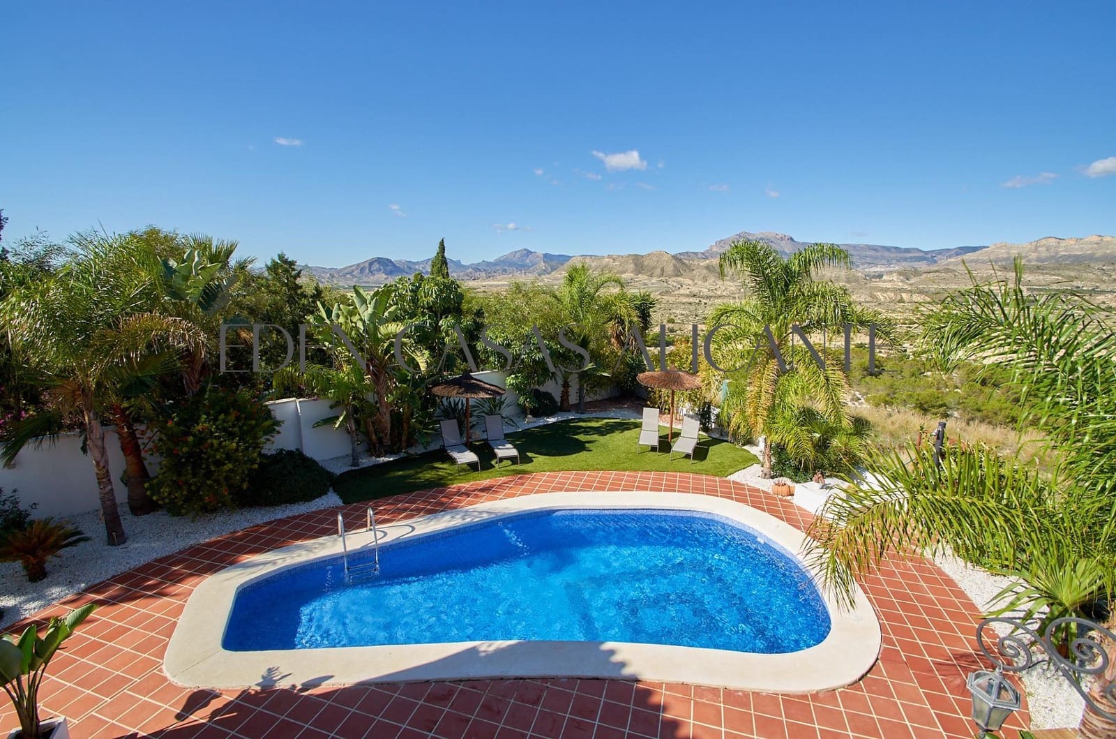 6 bedroom Villa for sale in Busot with pool - € 775,000 (Ref: 9362503)