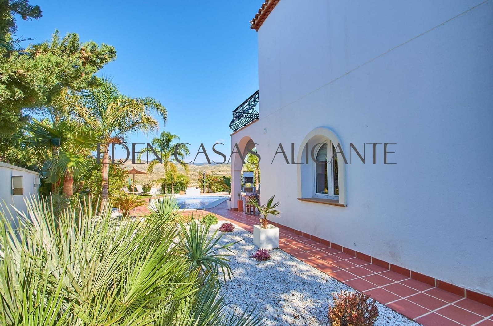 6 bedroom Villa for sale in Busot with pool - € 775,000 (Ref: 9362503)