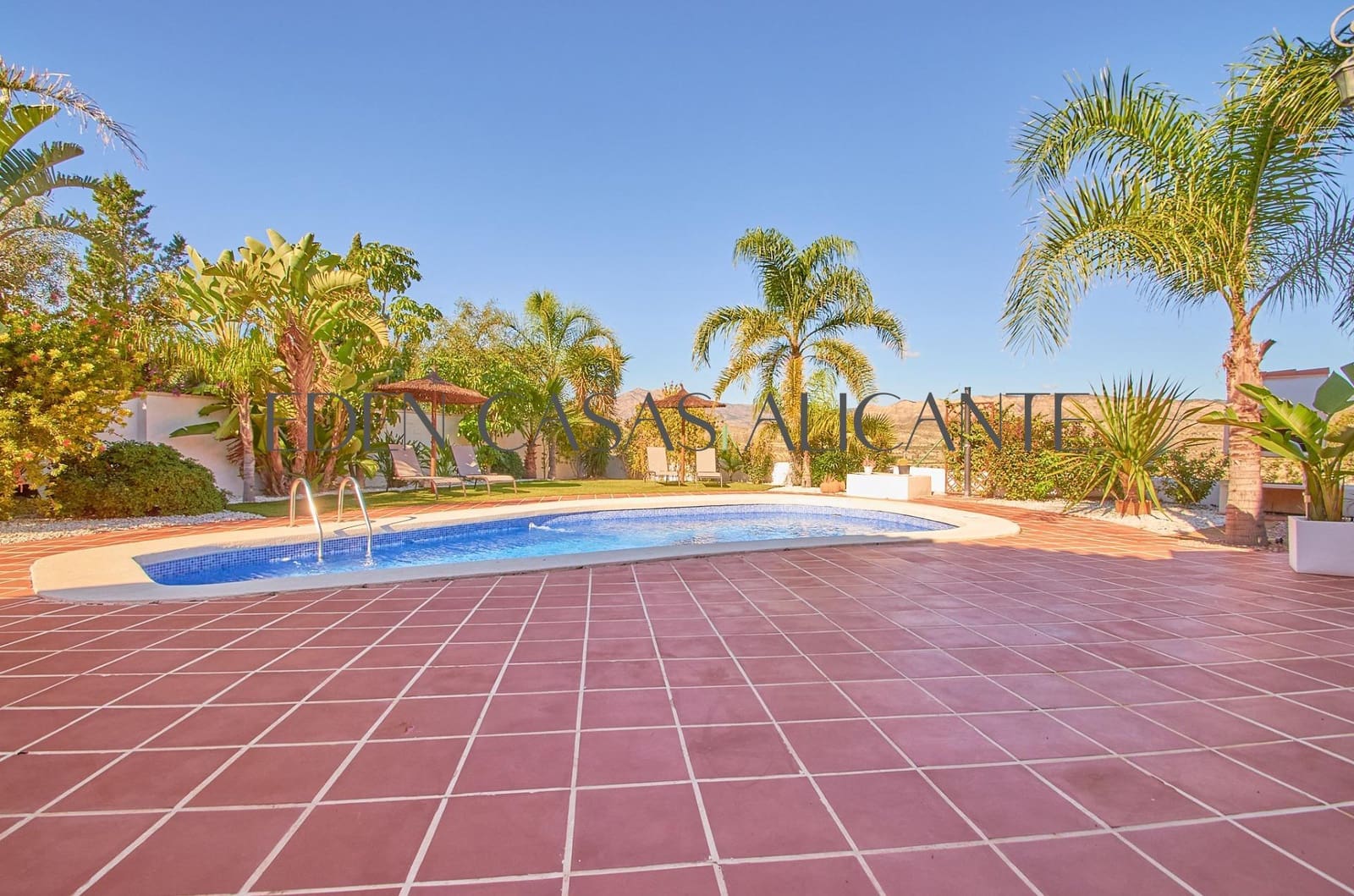 6 bedroom Villa for sale in Busot with pool - € 775,000 (Ref: 9362503)