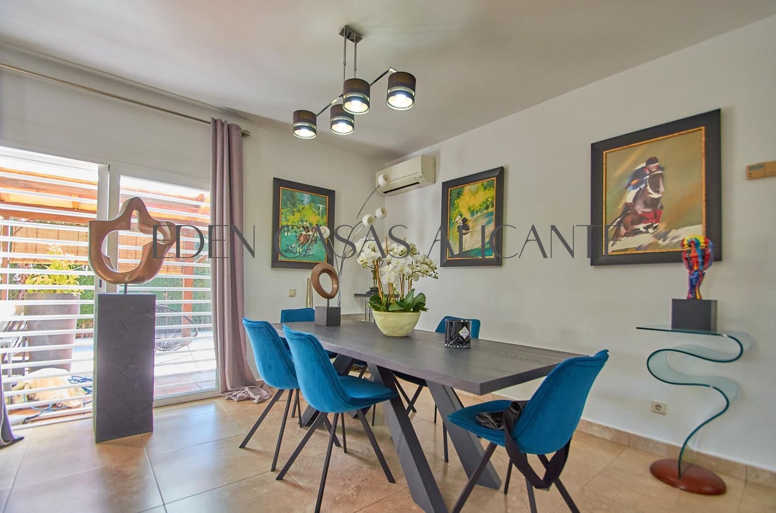5 makuuhuone Huvila myytävänä paikassa San Juan de Alicante / Sant Joan d'Alacant mukana uima-altaan 
autotalli - 770 000 € (Ref: 9383174)