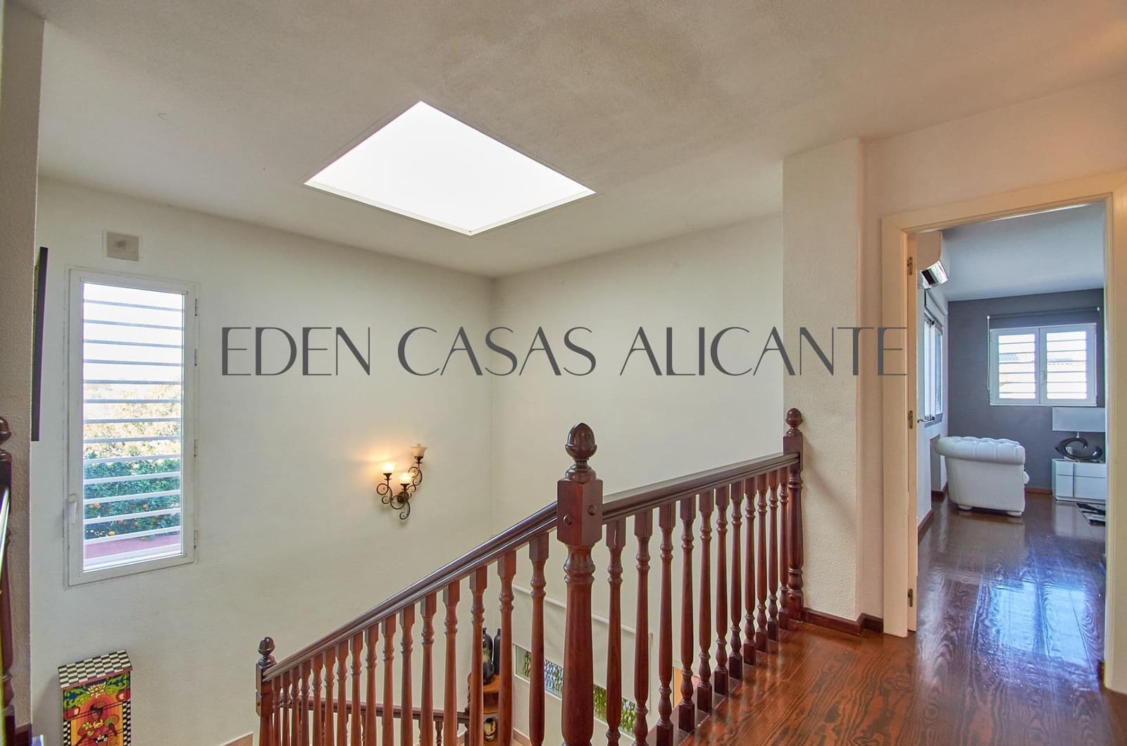 5 makuuhuone Huvila myytävänä paikassa San Juan de Alicante / Sant Joan d'Alacant mukana uima-altaan 
autotalli - 770 000 € (Ref: 9383174)