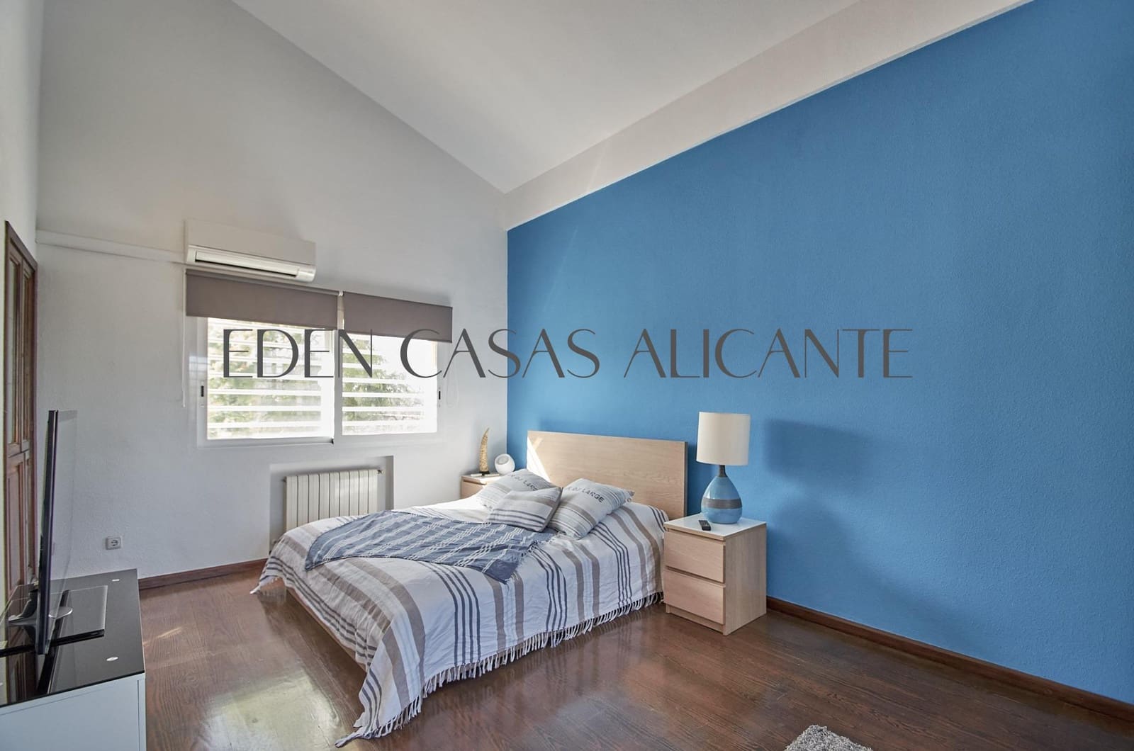5 makuuhuone Huvila myytävänä paikassa San Juan de Alicante / Sant Joan d'Alacant mukana uima-altaan 
autotalli - 770 000 € (Ref: 9383174)