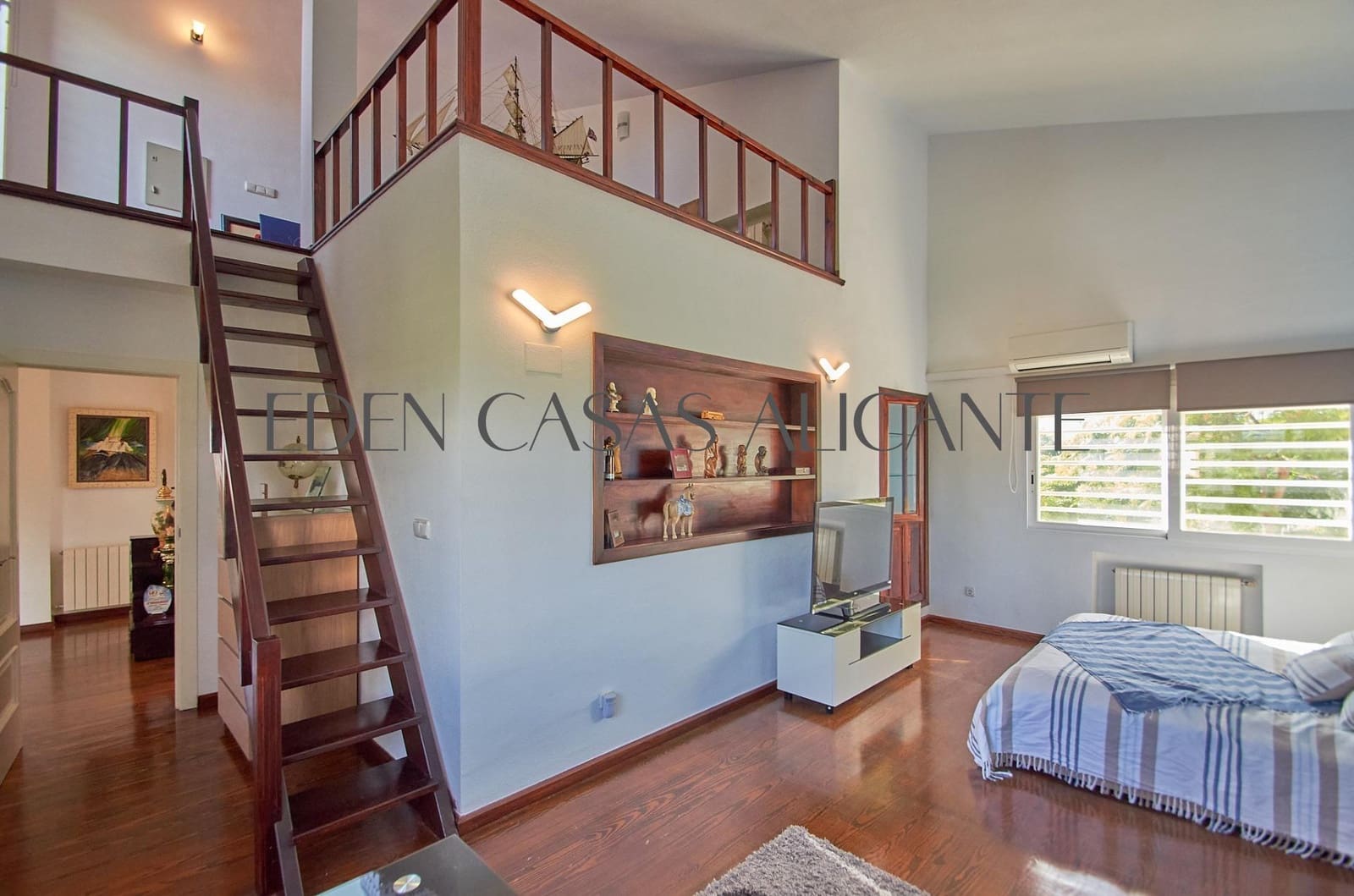 5 makuuhuone Huvila myytävänä paikassa San Juan de Alicante / Sant Joan d'Alacant mukana uima-altaan 
autotalli - 770 000 € (Ref: 9383174)