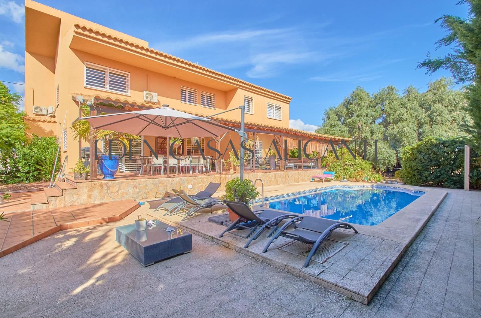 5 makuuhuone Huvila myytävänä paikassa San Juan de Alicante / Sant Joan d'Alacant mukana uima-altaan 
autotalli - 770 000 € (Ref: 9383174)