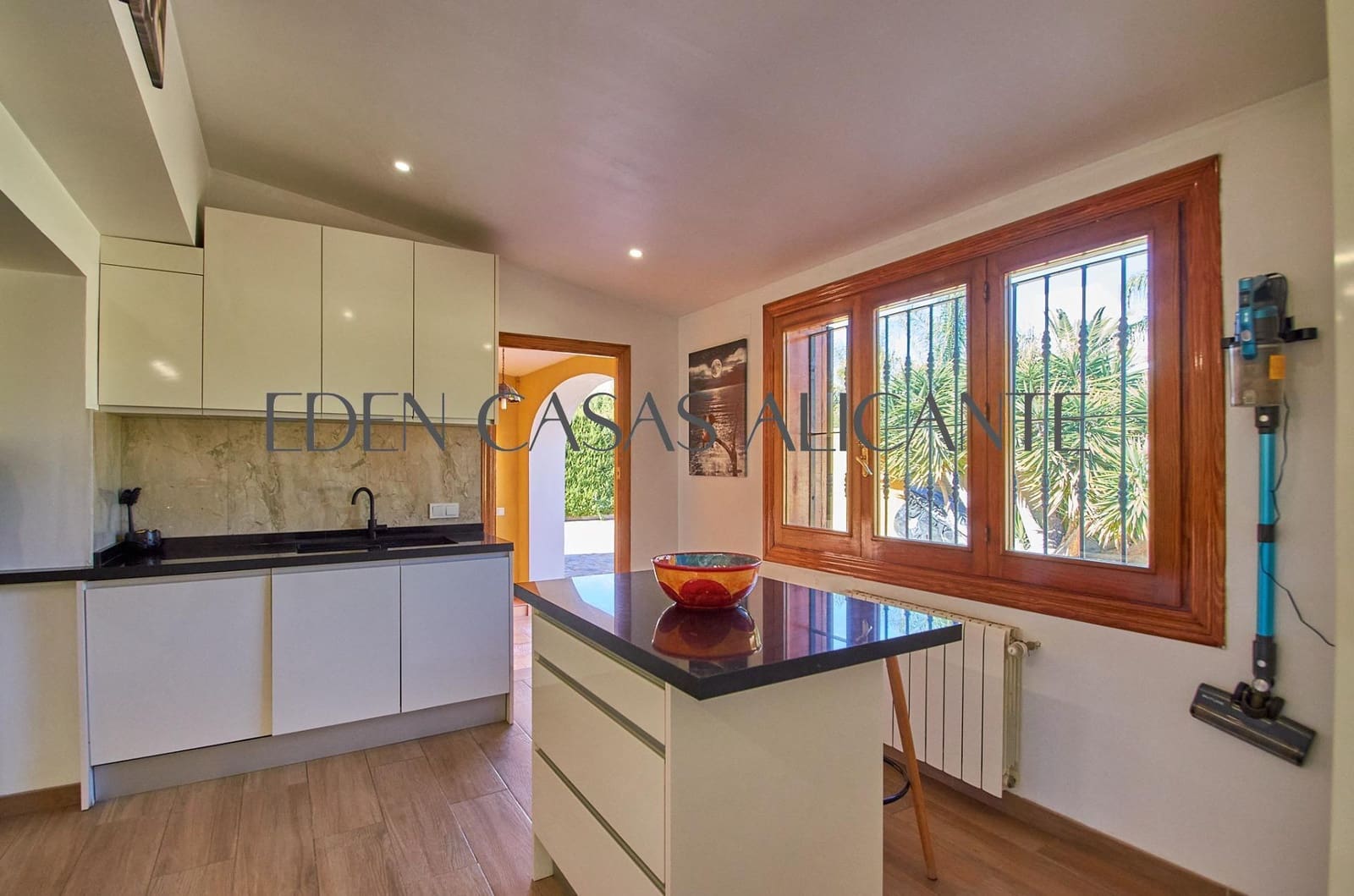 5 bedroom Villa for sale in Muchamiel / Mutxamel with pool - € 775,000 (Ref: 9411184)