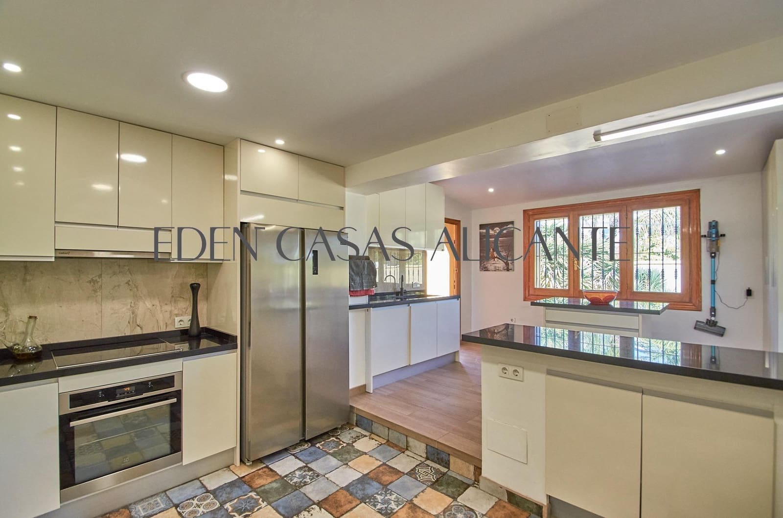 5 bedroom Villa for sale in Muchamiel / Mutxamel with pool - € 775,000 (Ref: 9411184)