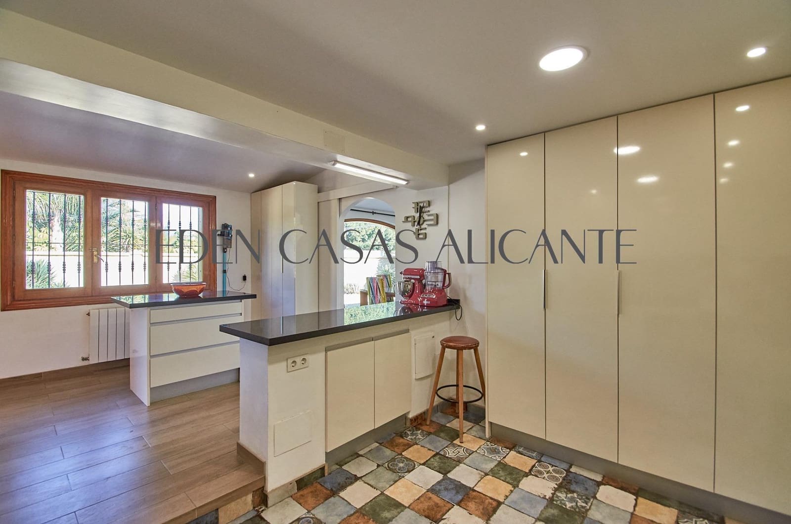 5 bedroom Villa for sale in Muchamiel / Mutxamel with pool - € 775,000 (Ref: 9411184)