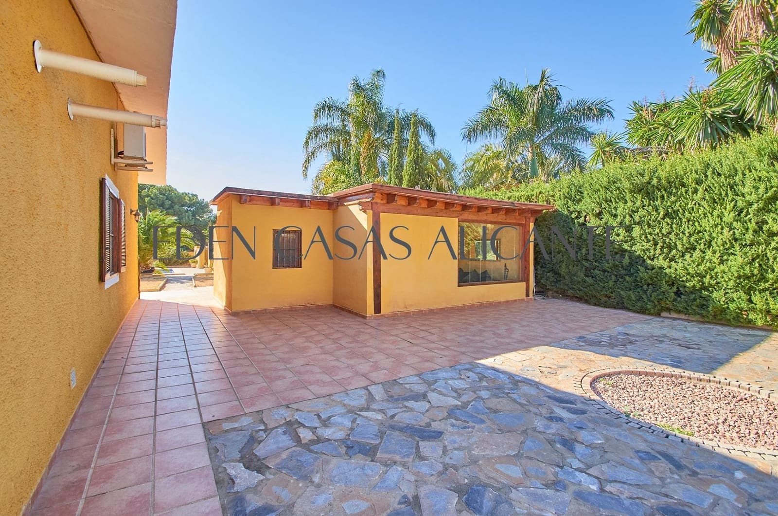 5 bedroom Villa for sale in Muchamiel / Mutxamel with pool - € 775,000 (Ref: 9411184)