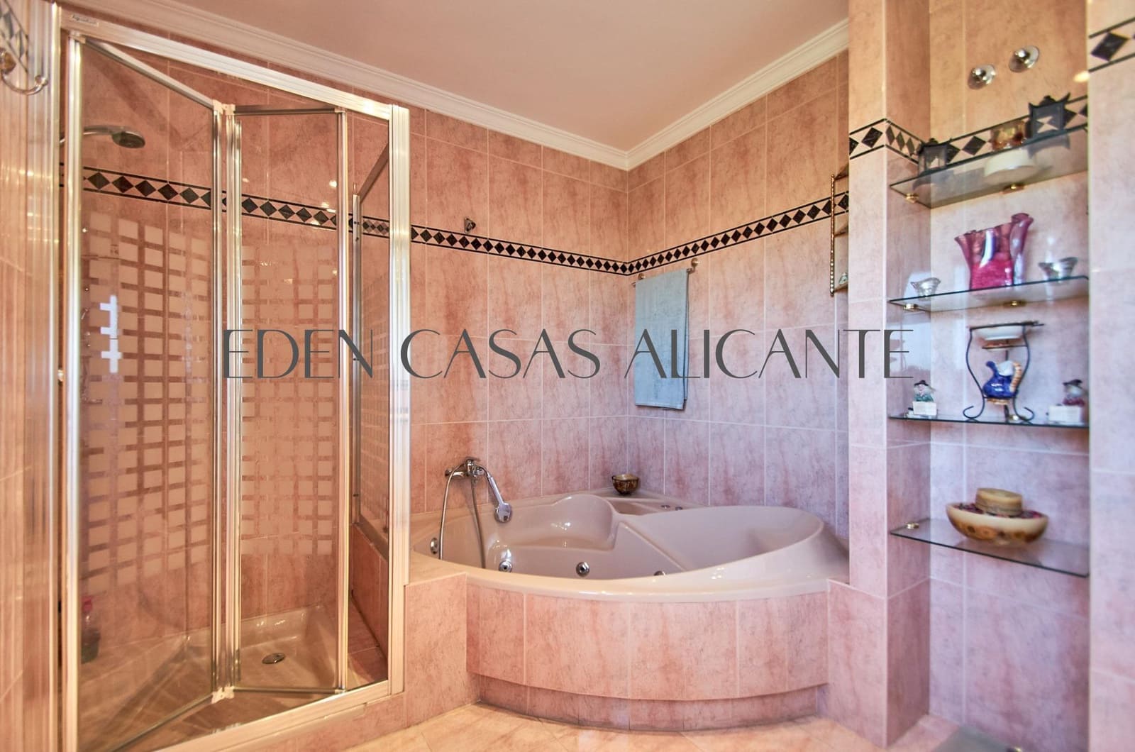 6 bedroom Villa for sale in Muchamiel / Mutxamel with pool garage - € 575,000 (Ref: 9422290)