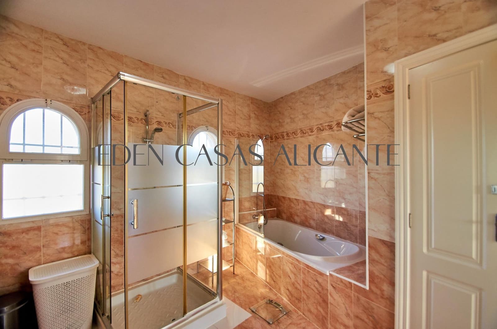 3 bedroom Villa for sale in La Villajoyosa / Vila Joiosa with pool - € 595,000 (Ref: 9435967)