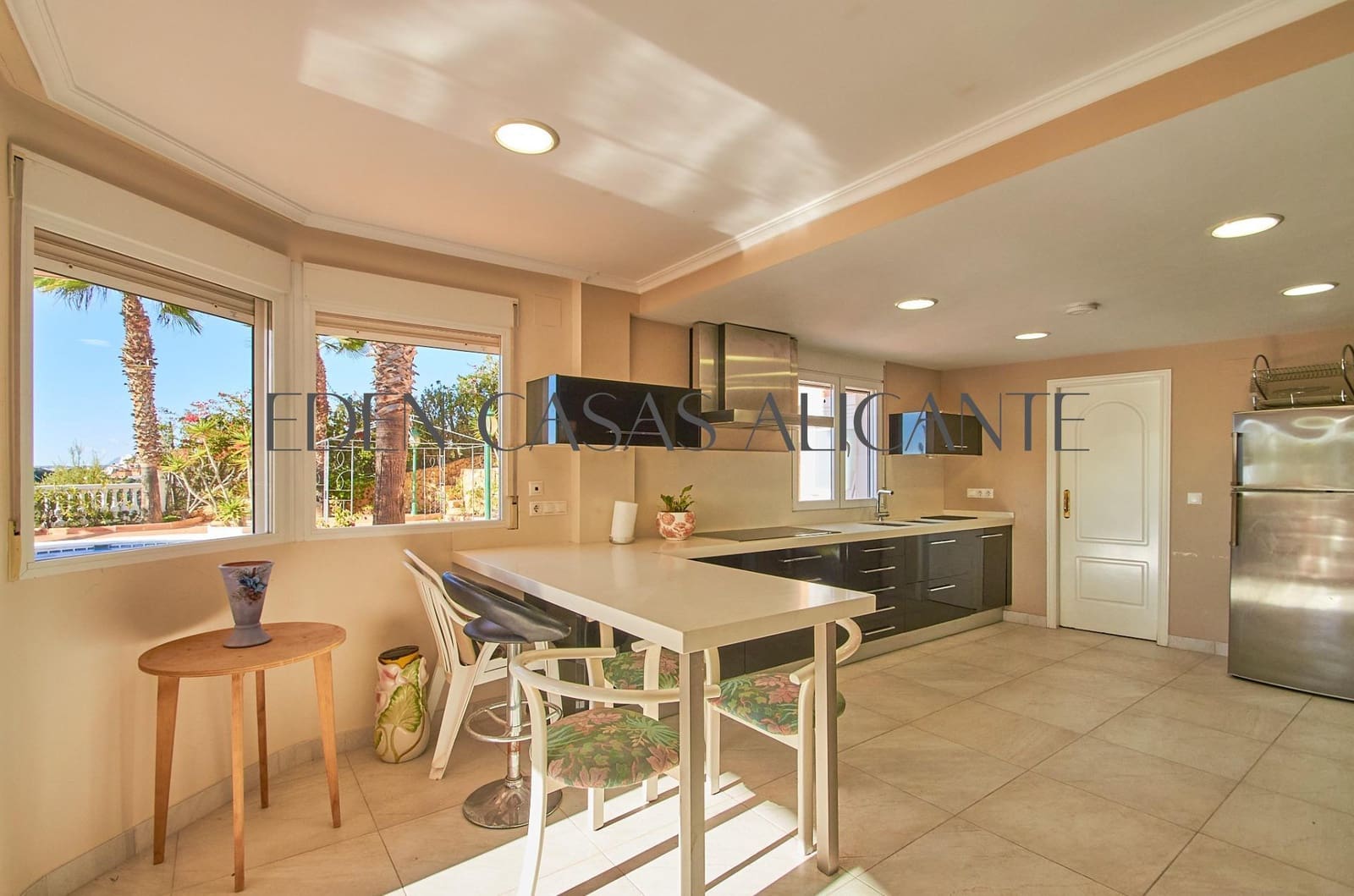 5 bedroom Villa for sale in Coveta Fuma with pool garage - € 1,150,000 (Ref: 9474987)