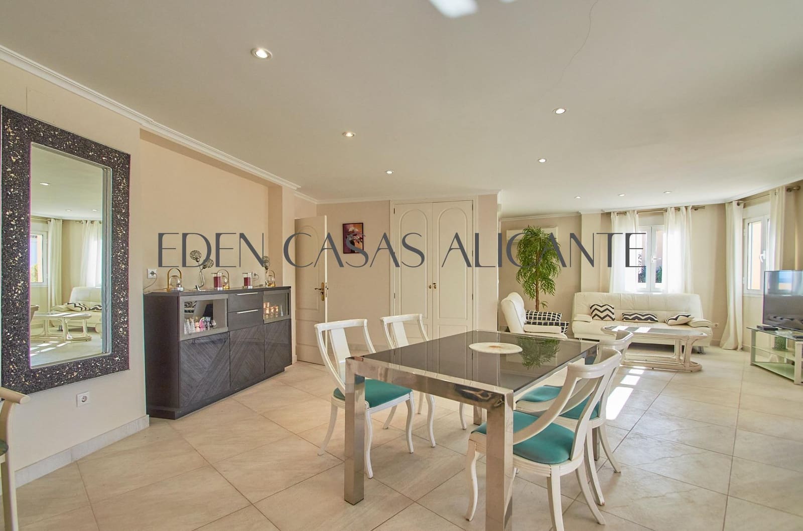 5 bedroom Villa for sale in Coveta Fuma with pool garage - € 1,150,000 (Ref: 9474987)