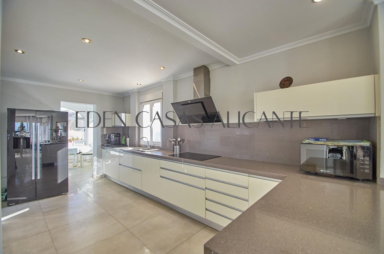 5 bedroom Villa for sale in Coveta Fuma with pool garage - € 1,150,000 (Ref: 9474987)