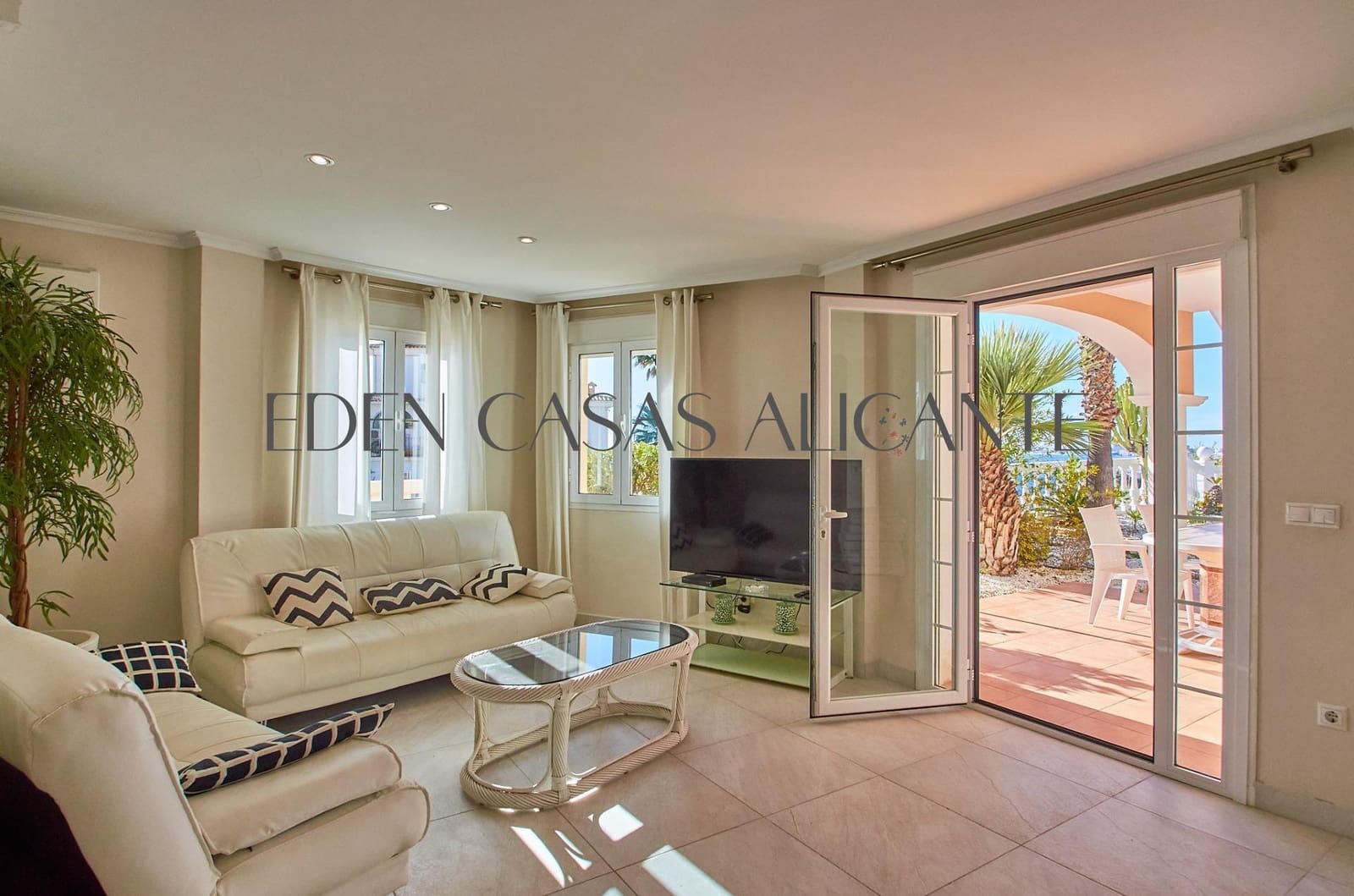 5 bedroom Villa for sale in Coveta Fuma with pool garage - € 1,150,000 (Ref: 9474987)