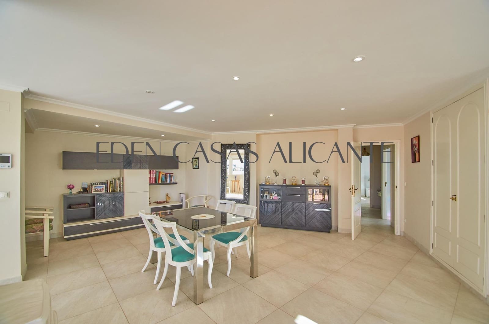 5 bedroom Villa for sale in Coveta Fuma with pool garage - € 1,150,000 (Ref: 9474987)