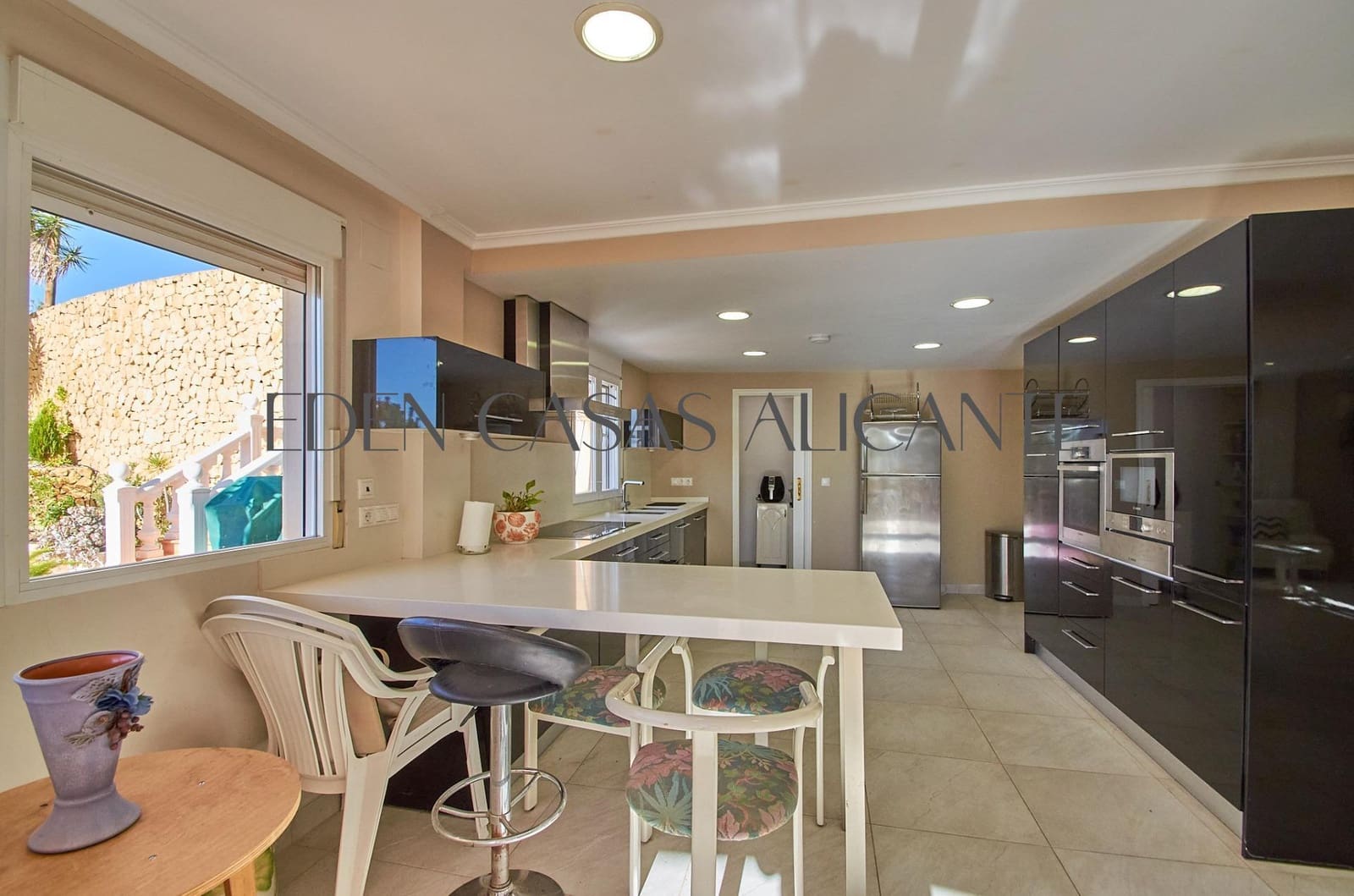 5 bedroom Villa for sale in Coveta Fuma with pool garage - € 1,150,000 (Ref: 9474987)