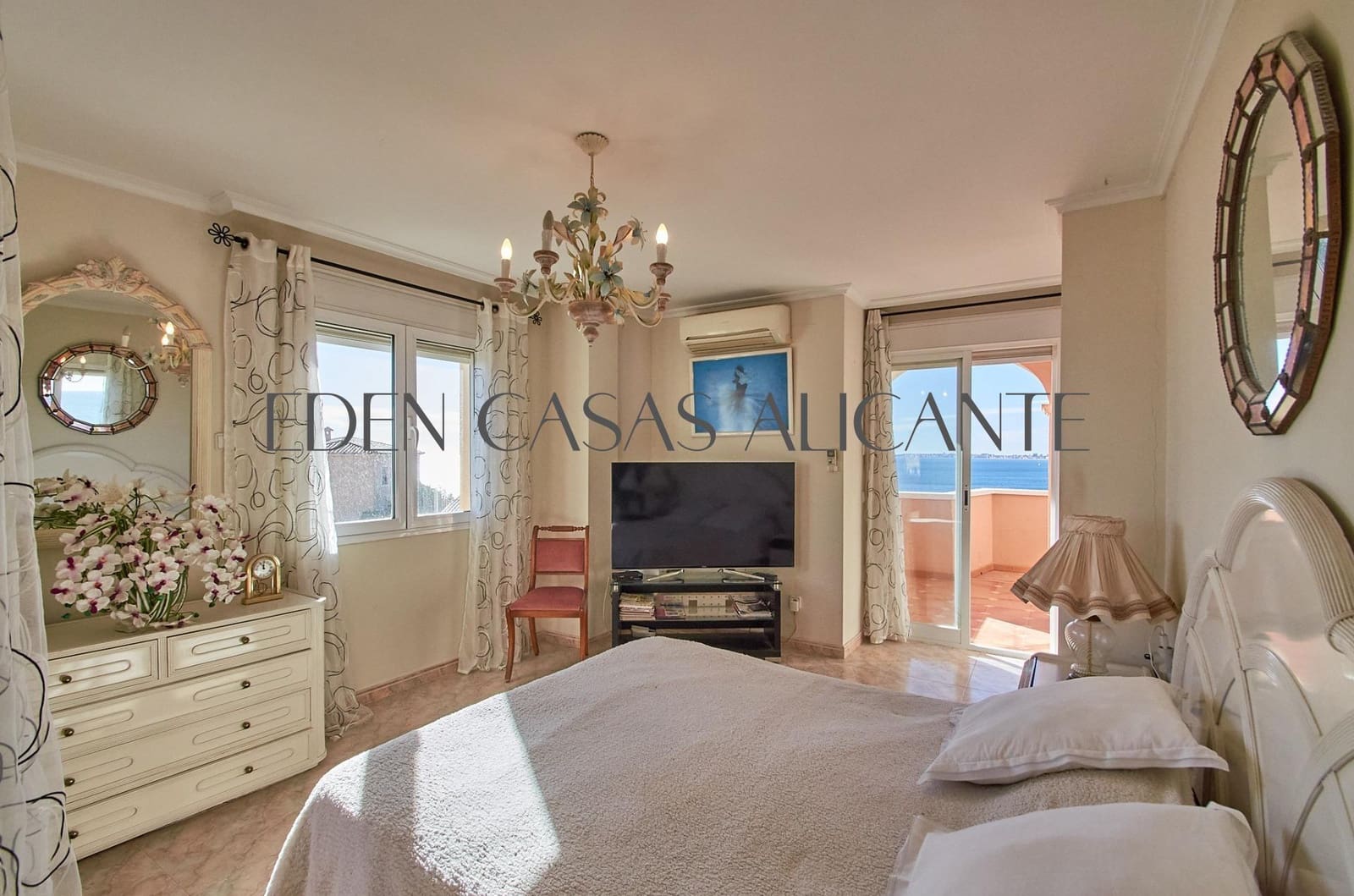 5 bedroom Villa for sale in Coveta Fuma with pool garage - € 1,150,000 (Ref: 9474987)