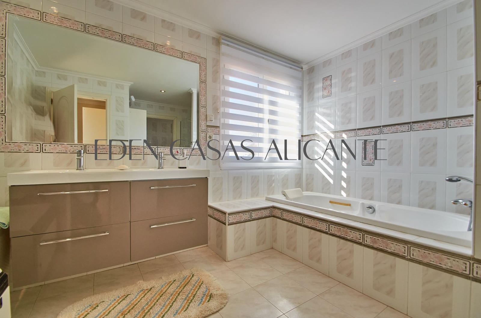 5 bedroom Villa for sale in Coveta Fuma with pool garage - € 1,150,000 (Ref: 9474987)