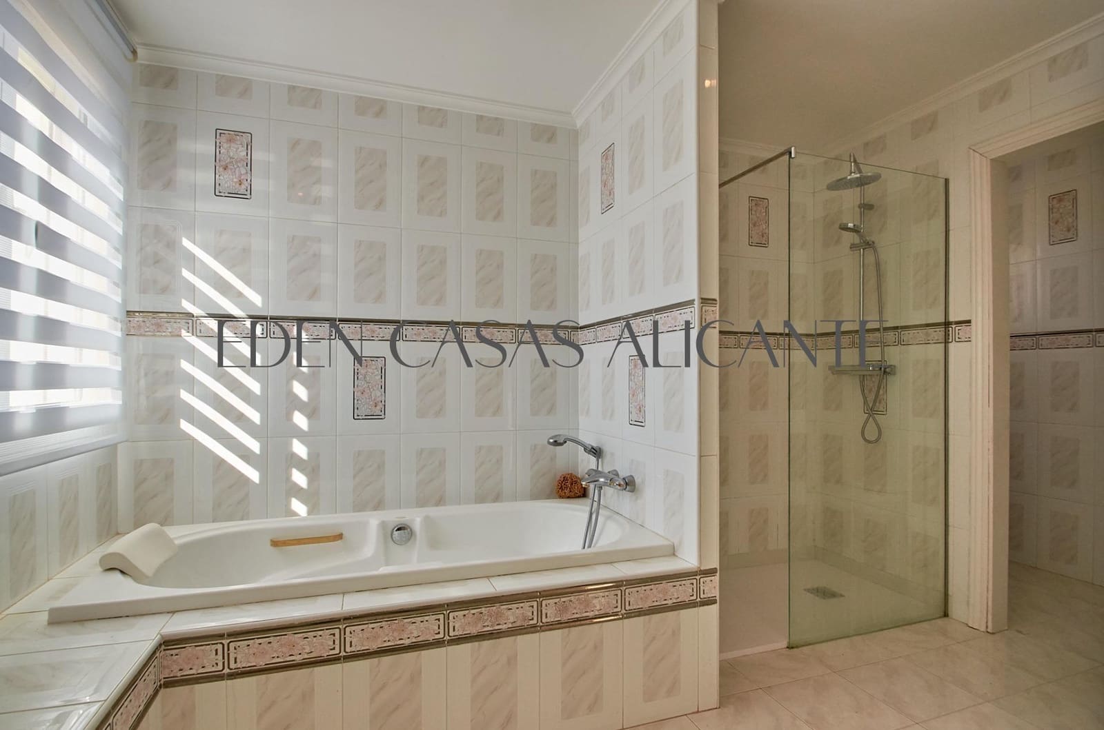 5 bedroom Villa for sale in Coveta Fuma with pool garage - € 1,150,000 (Ref: 9474987)