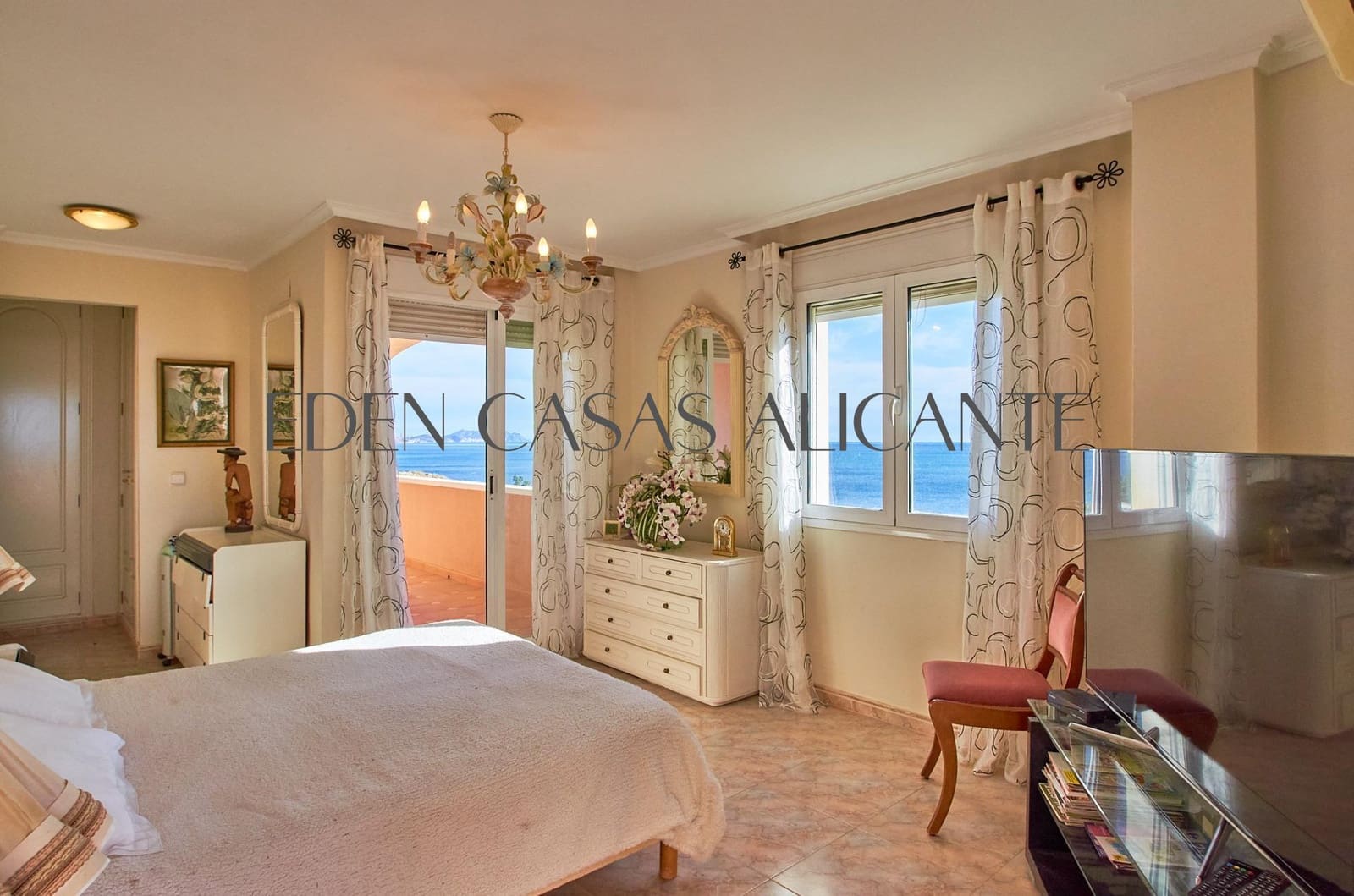 5 bedroom Villa for sale in Coveta Fuma with pool garage - € 1,150,000 (Ref: 9474987)