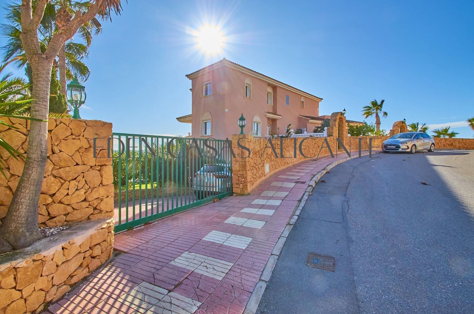 5 bedroom Villa for sale in Coveta Fuma with pool garage - € 1,150,000 (Ref: 9474987)