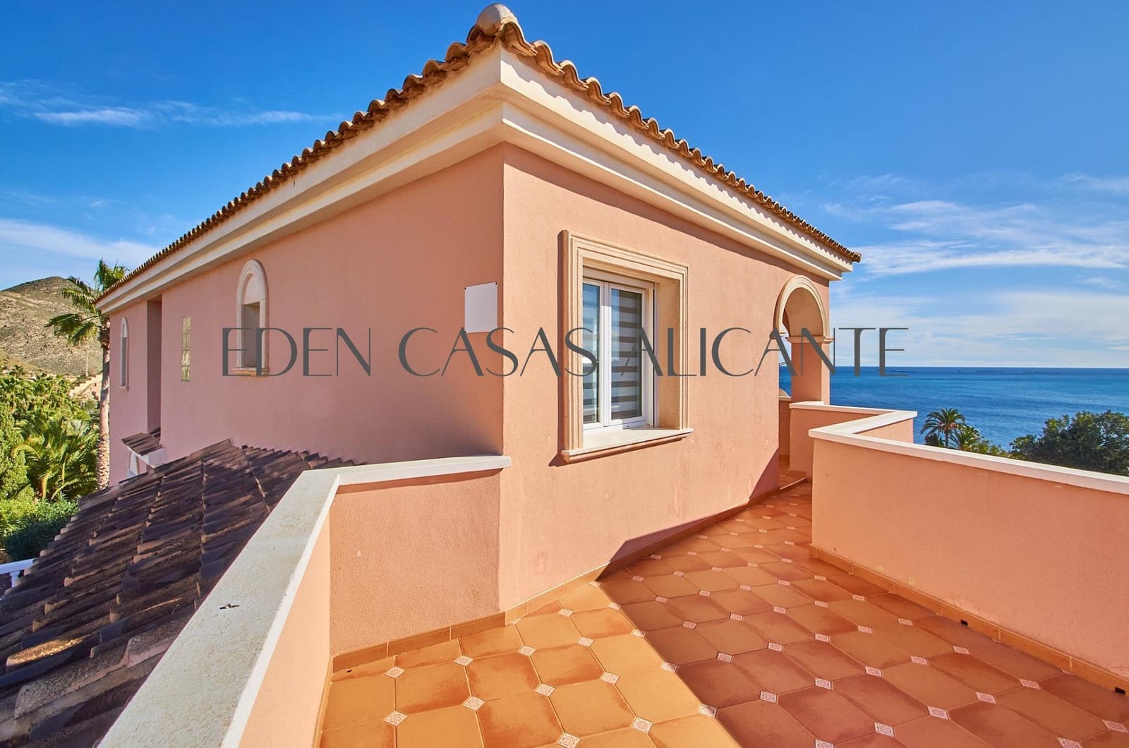5 bedroom Villa for sale in Coveta Fuma with pool garage - € 1,150,000 (Ref: 9474987)