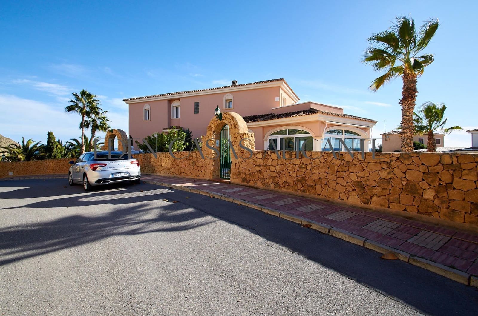 5 bedroom Villa for sale in Coveta Fuma with pool garage - € 1,150,000 (Ref: 9474987)