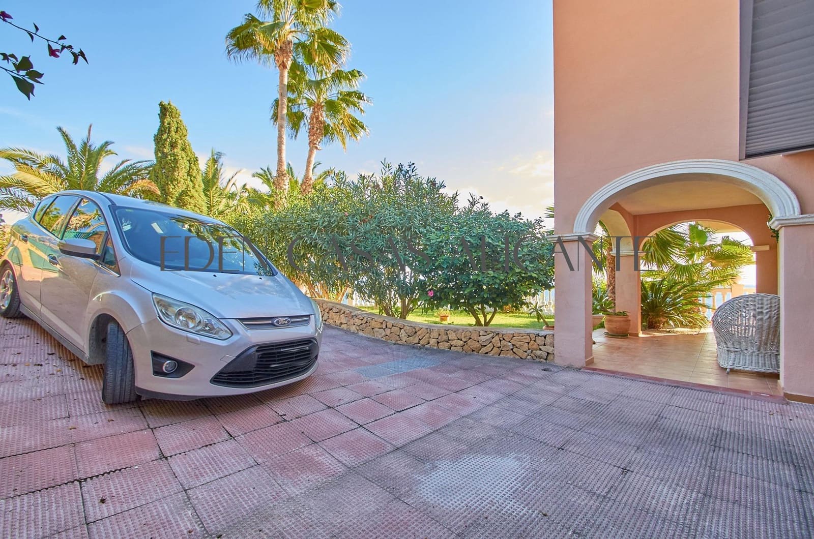 5 bedroom Villa for sale in Coveta Fuma with pool garage - € 1,150,000 (Ref: 9474987)