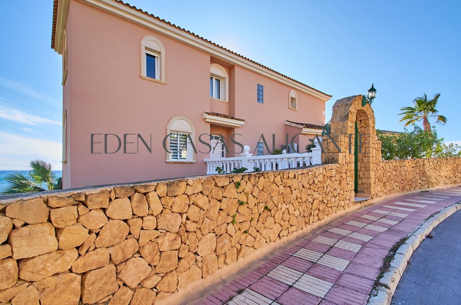 5 bedroom Villa for sale in Coveta Fuma with pool garage - € 1,150,000 (Ref: 9474987)