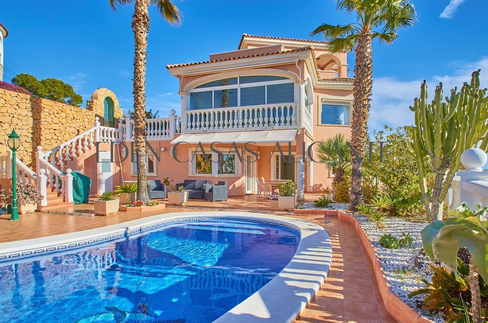 5 bedroom Villa for sale in Coveta Fuma with pool garage - € 1,150,000 (Ref: 9474987)