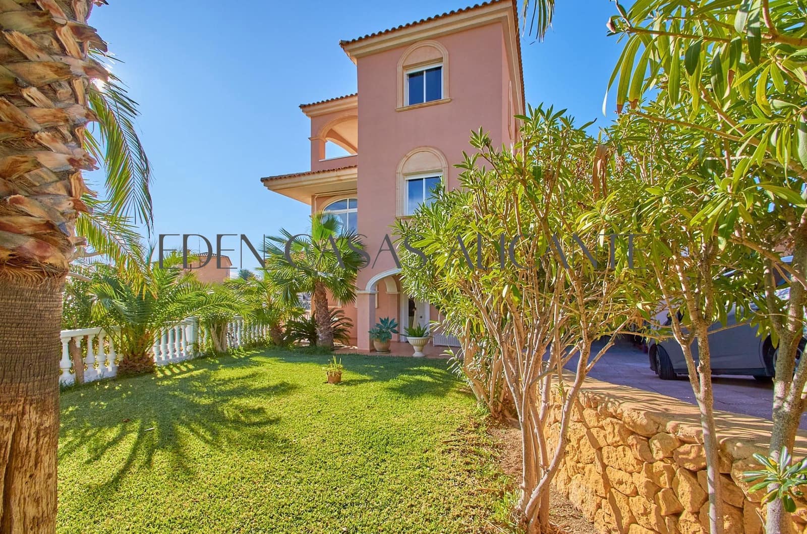 5 bedroom Villa for sale in Coveta Fuma with pool garage - € 1,150,000 (Ref: 9474987)