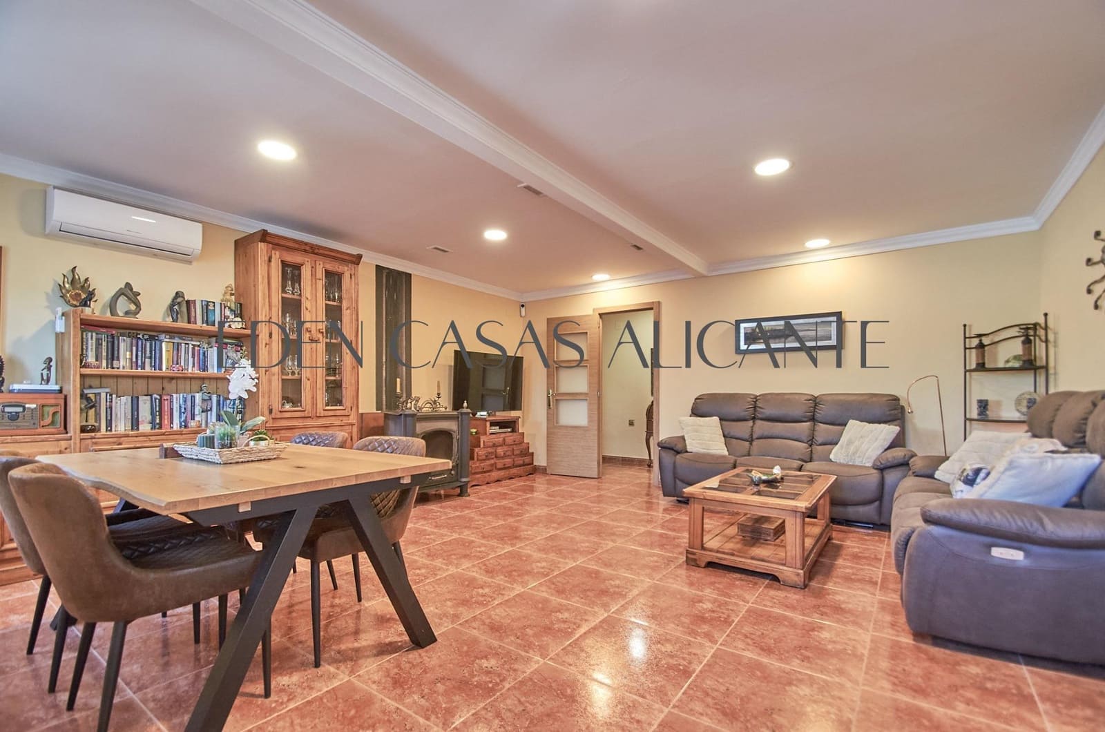 5 soverom Villa til salgs i Alicante by med svømmebasseng garasje - € 659 500 (Ref: 9513566)