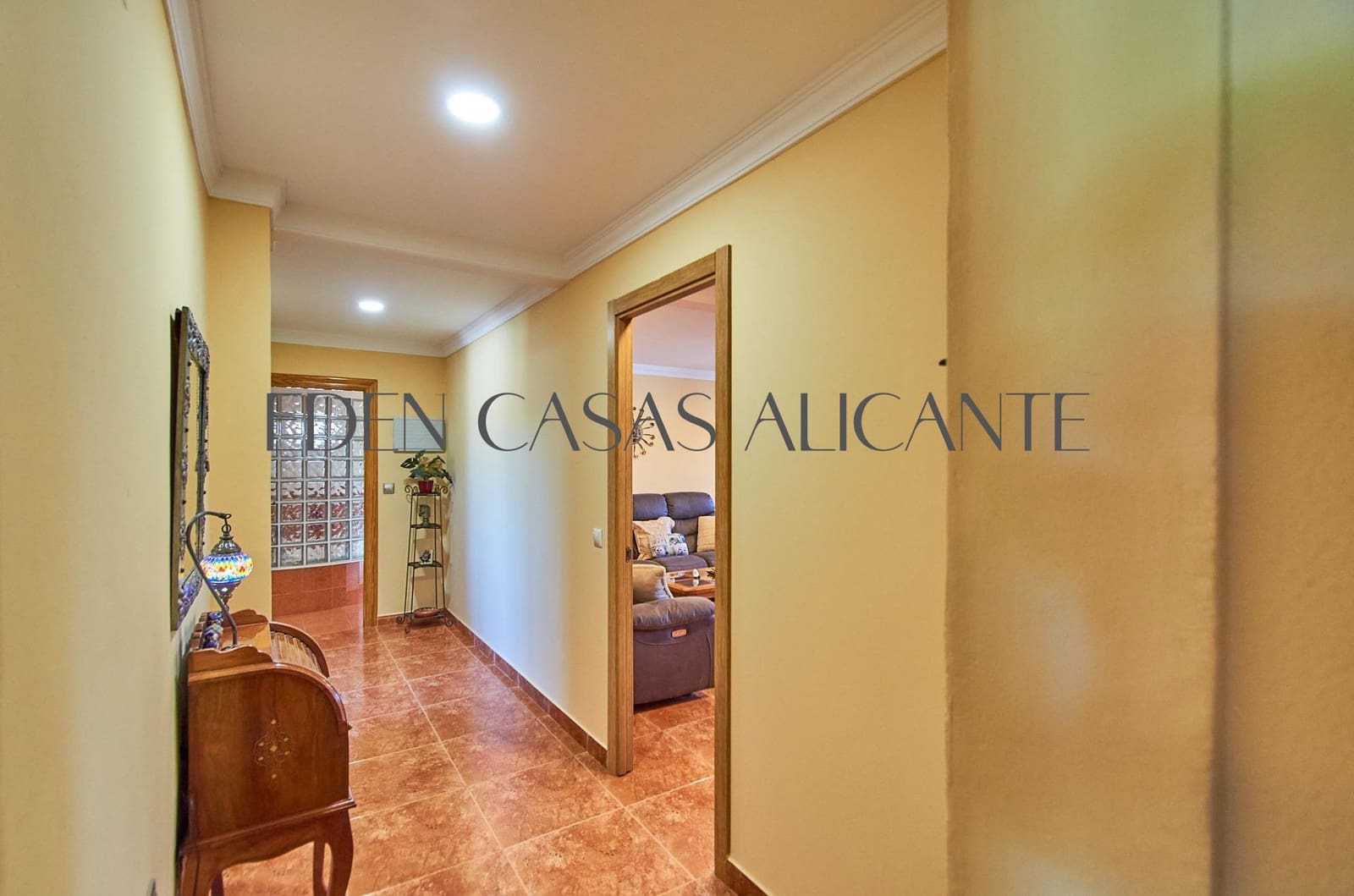 5 soverom Villa til salgs i Alicante by med svømmebasseng garasje - € 659 500 (Ref: 9513566)