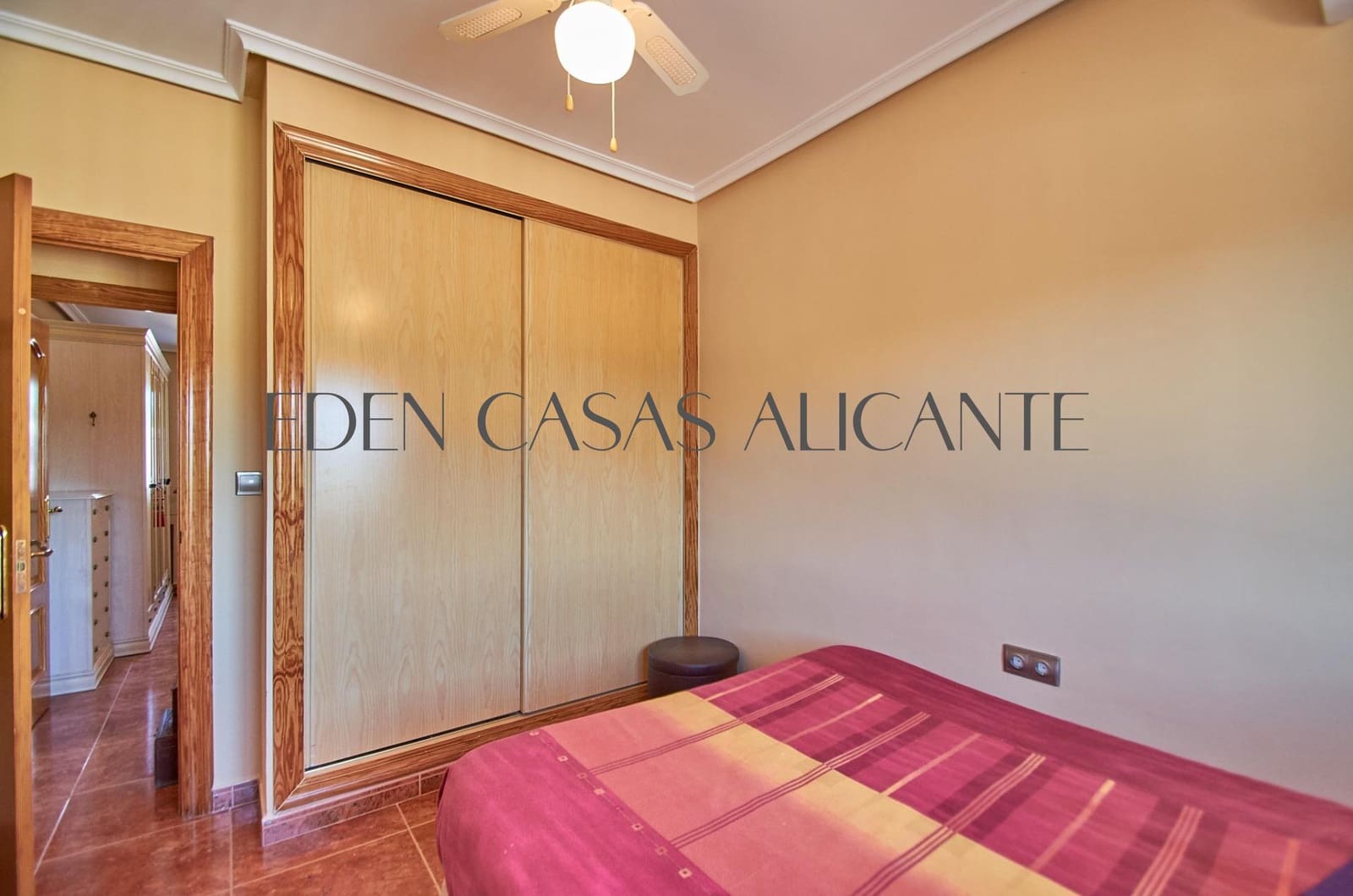 5 soverom Villa til salgs i Alicante by med svømmebasseng garasje - € 659 500 (Ref: 9513566)