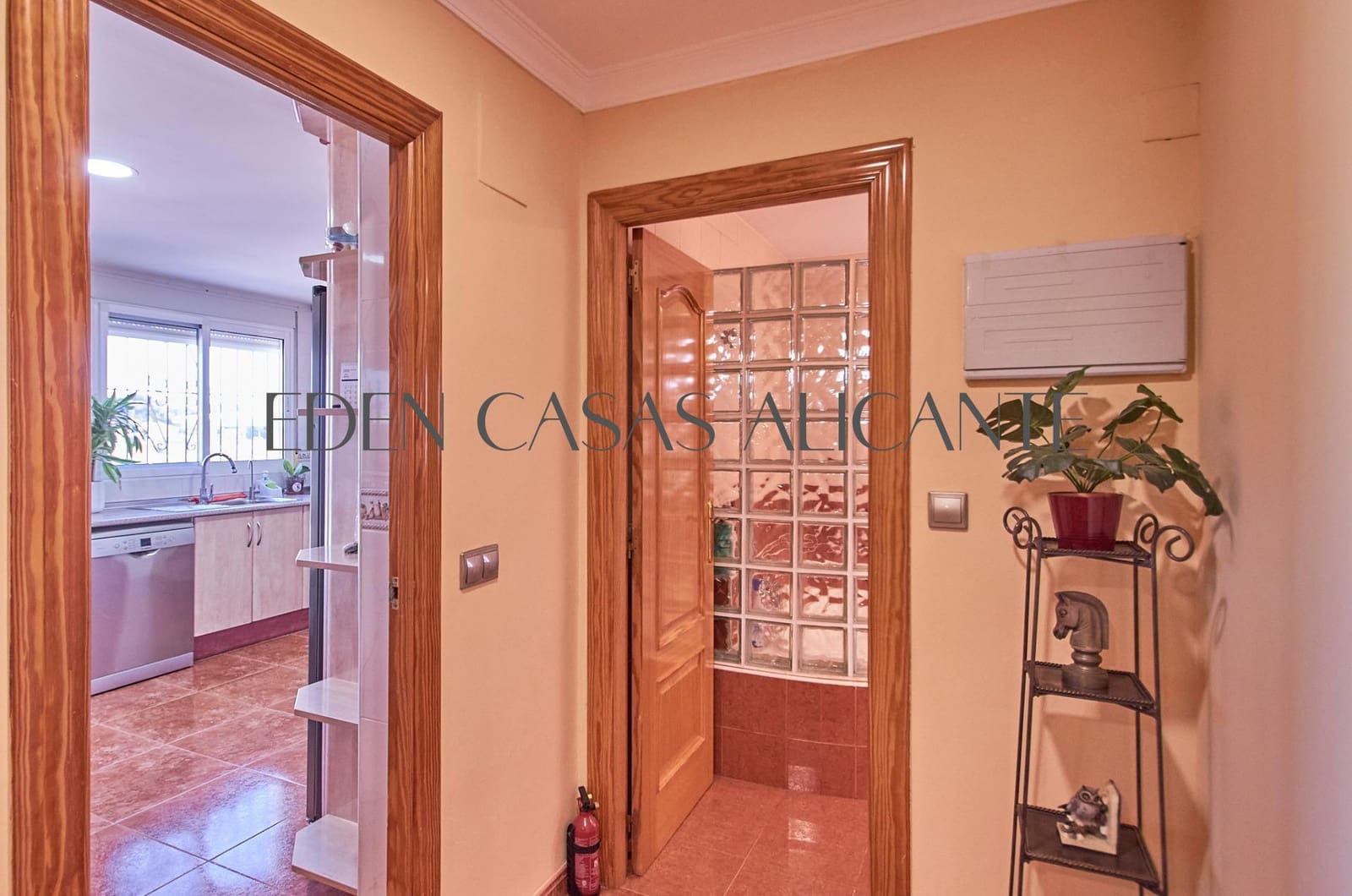 5 soverom Villa til salgs i Alicante by med svømmebasseng garasje - € 659 500 (Ref: 9513566)