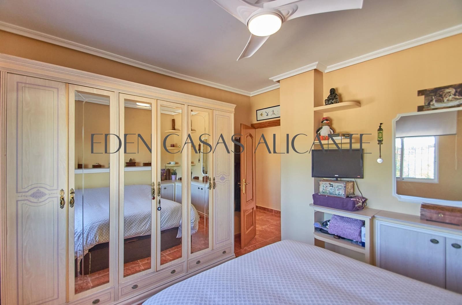 5 soverom Villa til salgs i Alicante by med svømmebasseng garasje - € 659 500 (Ref: 9513566)