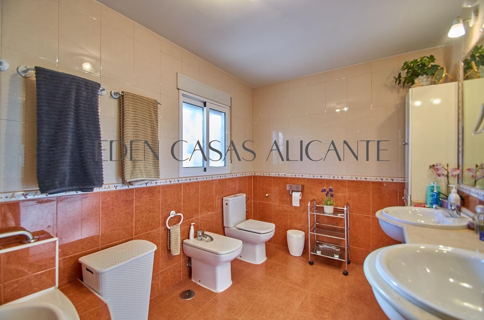 5 soverom Villa til salgs i Alicante by med svømmebasseng garasje - € 659 500 (Ref: 9513566)