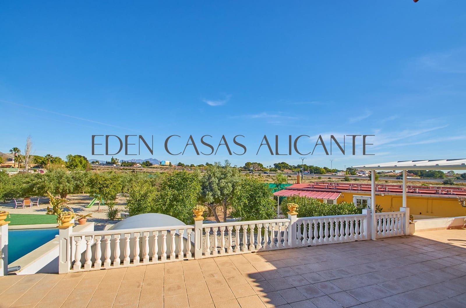 5 soverom Villa til salgs i Alicante by med svømmebasseng garasje - € 659 500 (Ref: 9513566)