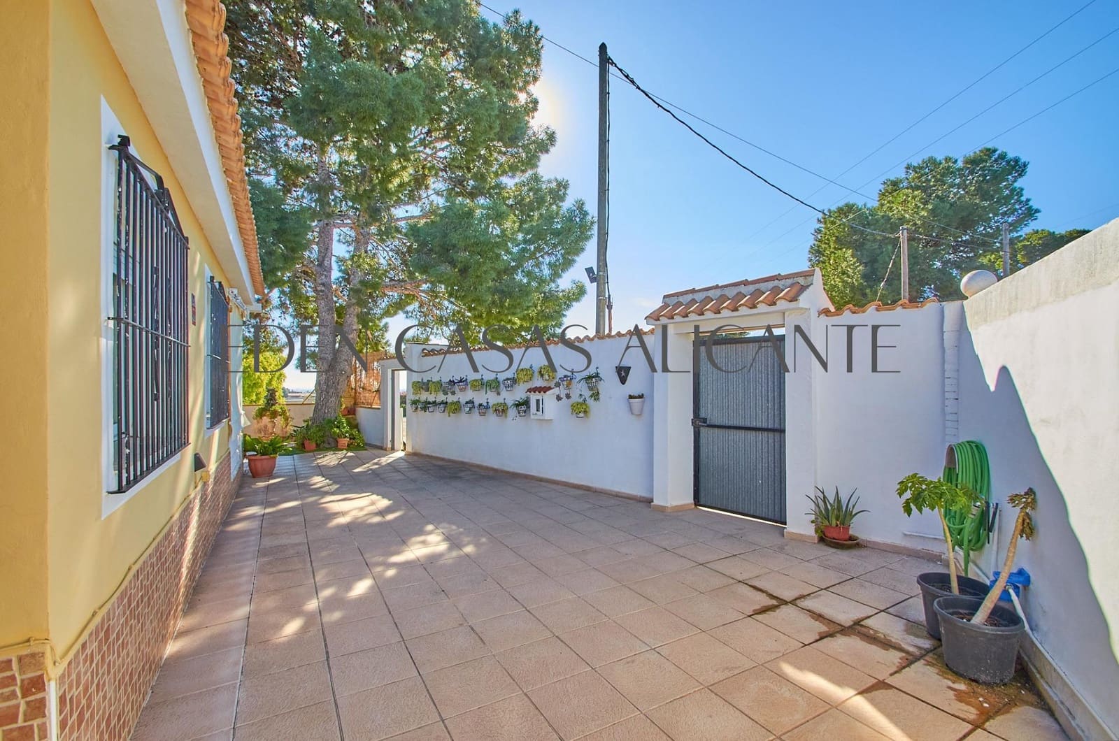 5 soverom Villa til salgs i Alicante by med svømmebasseng garasje - € 659 500 (Ref: 9513566)