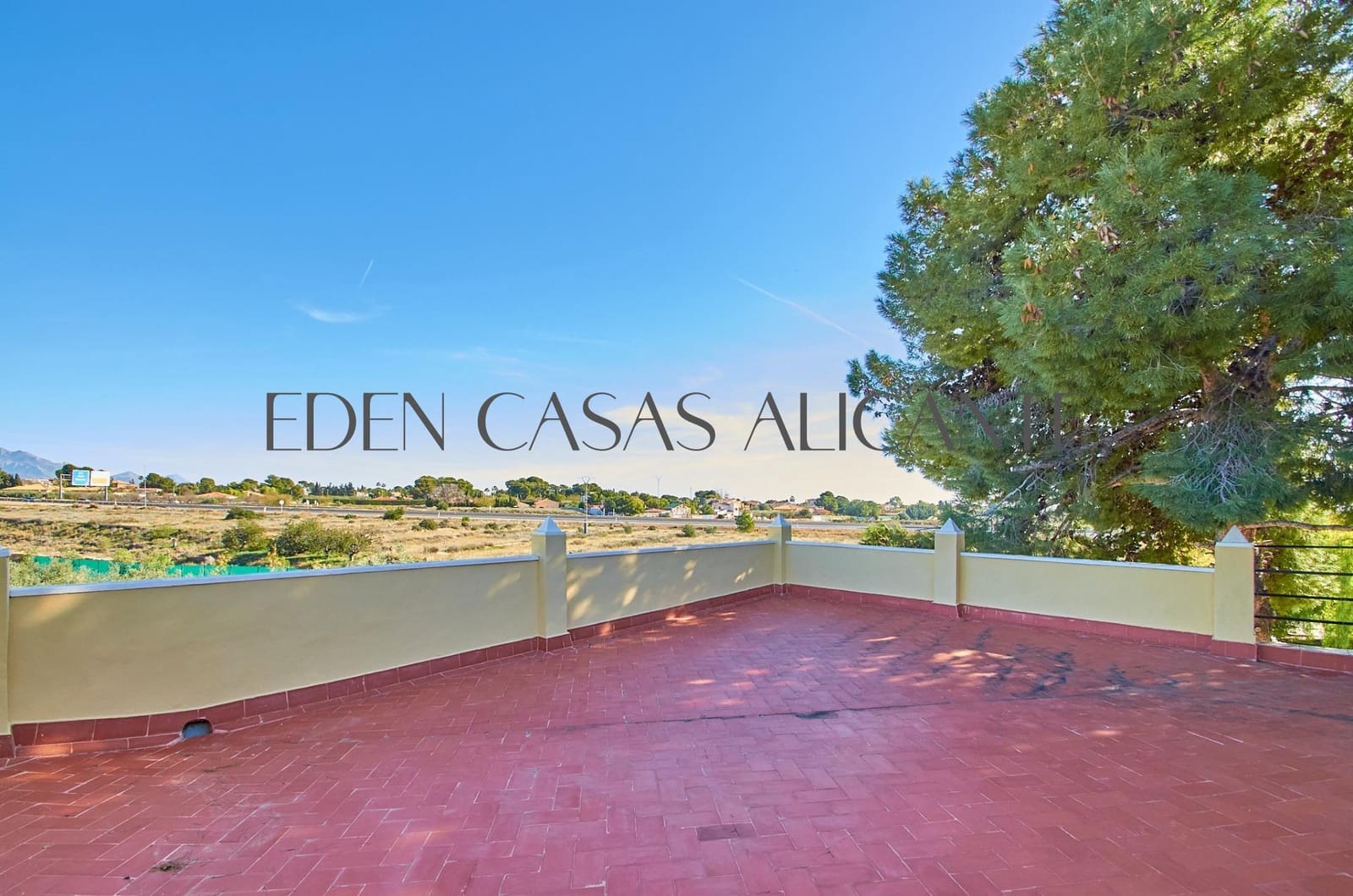 5 soverom Villa til salgs i Alicante by med svømmebasseng garasje - € 659 500 (Ref: 9513566)