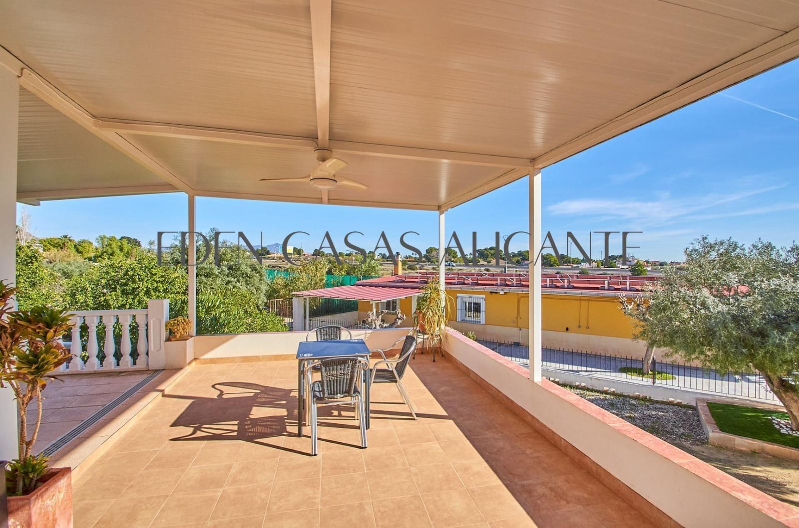 5 soverom Villa til salgs i Alicante by med svømmebasseng garasje - € 659 500 (Ref: 9513566)