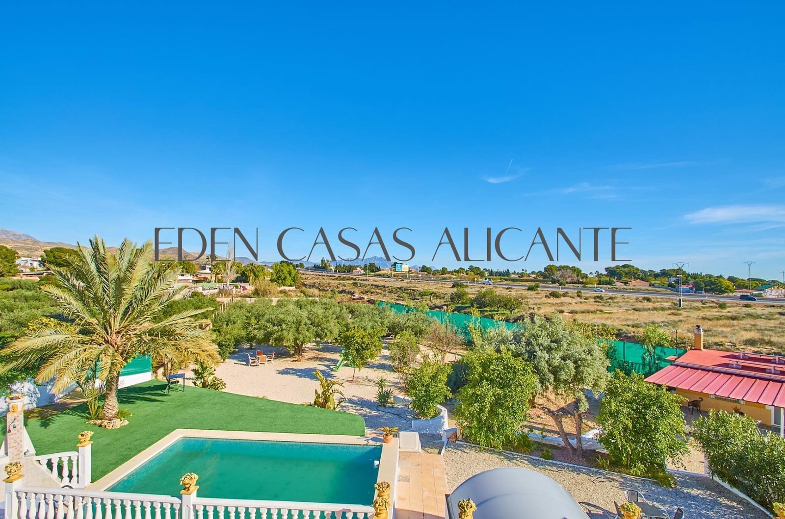 5 soverom Villa til salgs i Alicante by med svømmebasseng garasje - € 659 500 (Ref: 9513566)