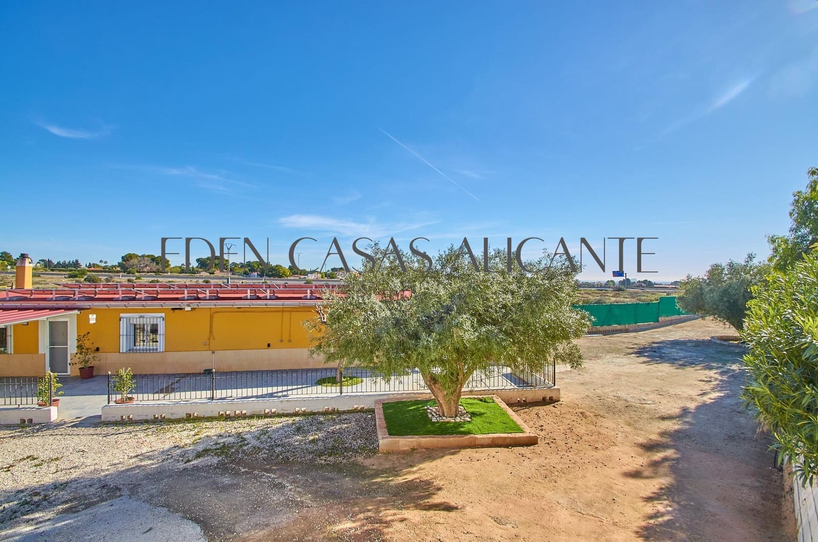 5 soverom Villa til salgs i Alicante by med svømmebasseng garasje - € 659 500 (Ref: 9513566)