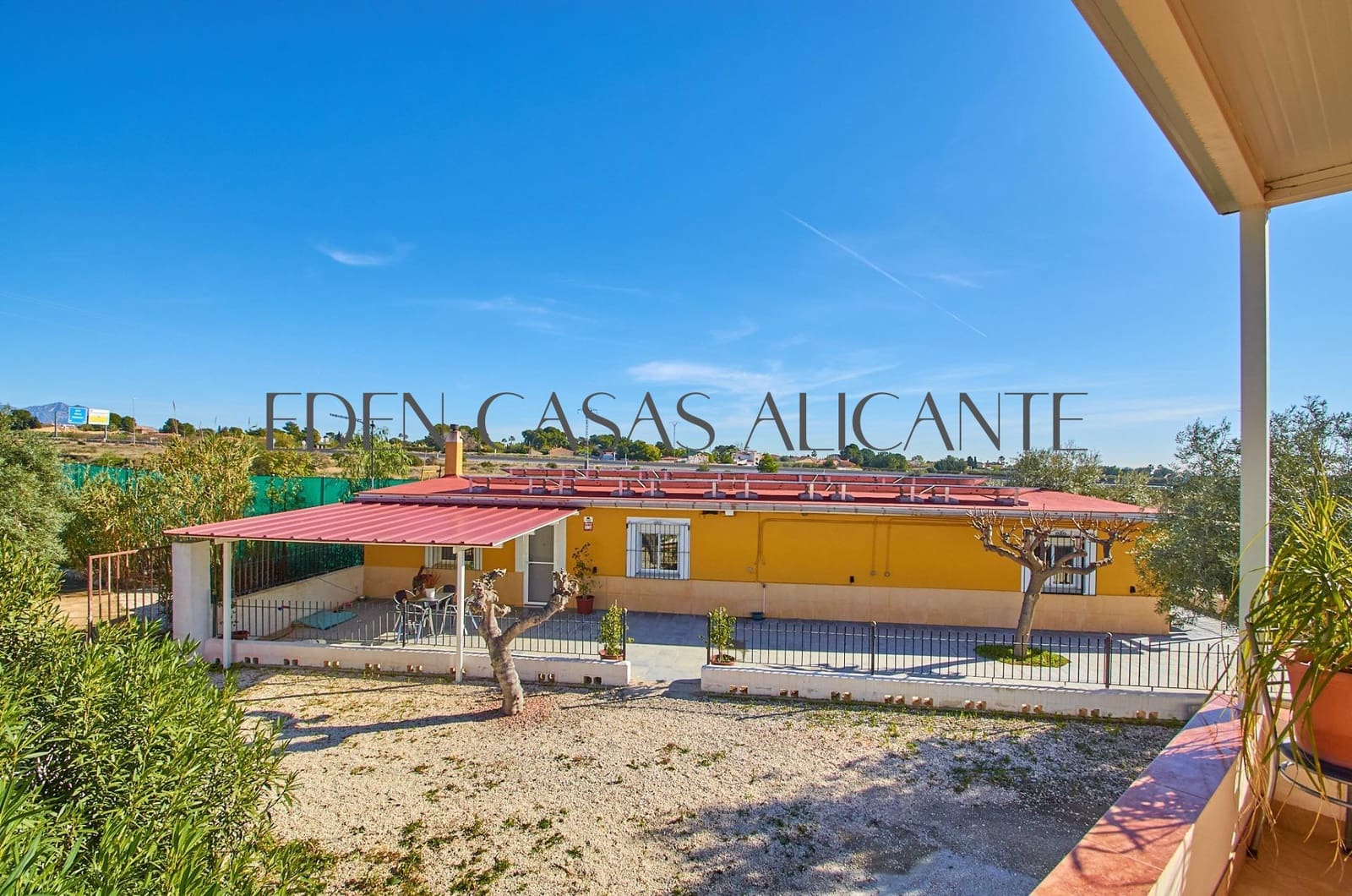 5 soverom Villa til salgs i Alicante by med svømmebasseng garasje - € 659 500 (Ref: 9513566)
