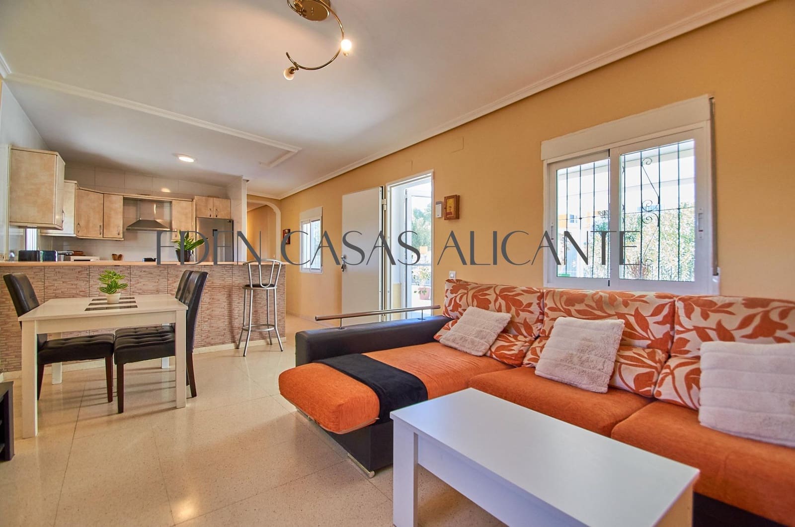 5 soverom Villa til salgs i Alicante by med svømmebasseng garasje - € 659 500 (Ref: 9513566)