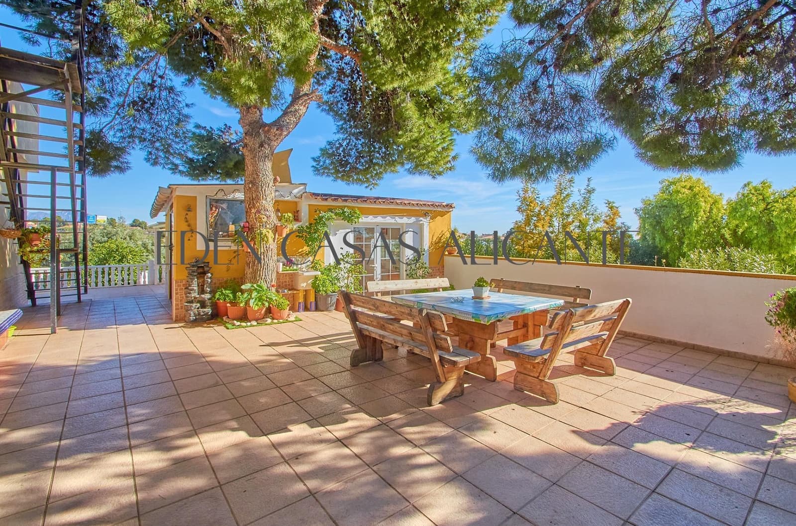 5 soverom Villa til salgs i Alicante by med svømmebasseng garasje - € 659 500 (Ref: 9513566)