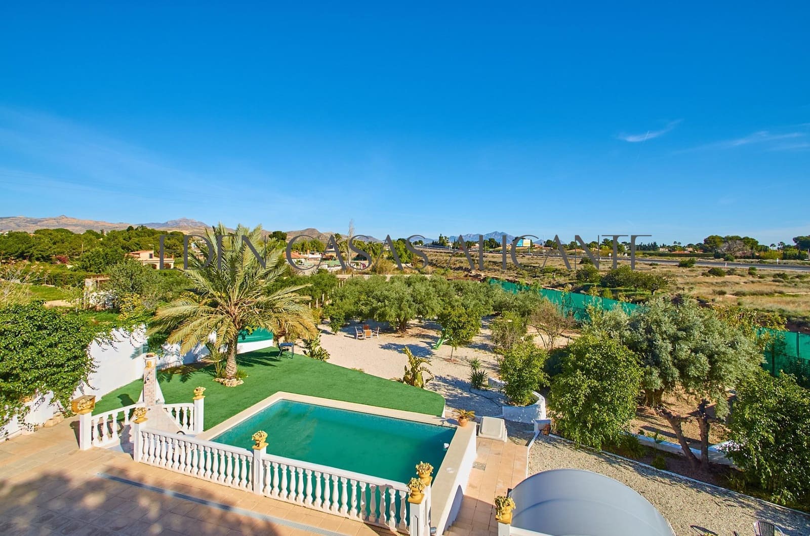 5 soverom Villa til salgs i Alicante by med svømmebasseng garasje - € 659 500 (Ref: 9513566)