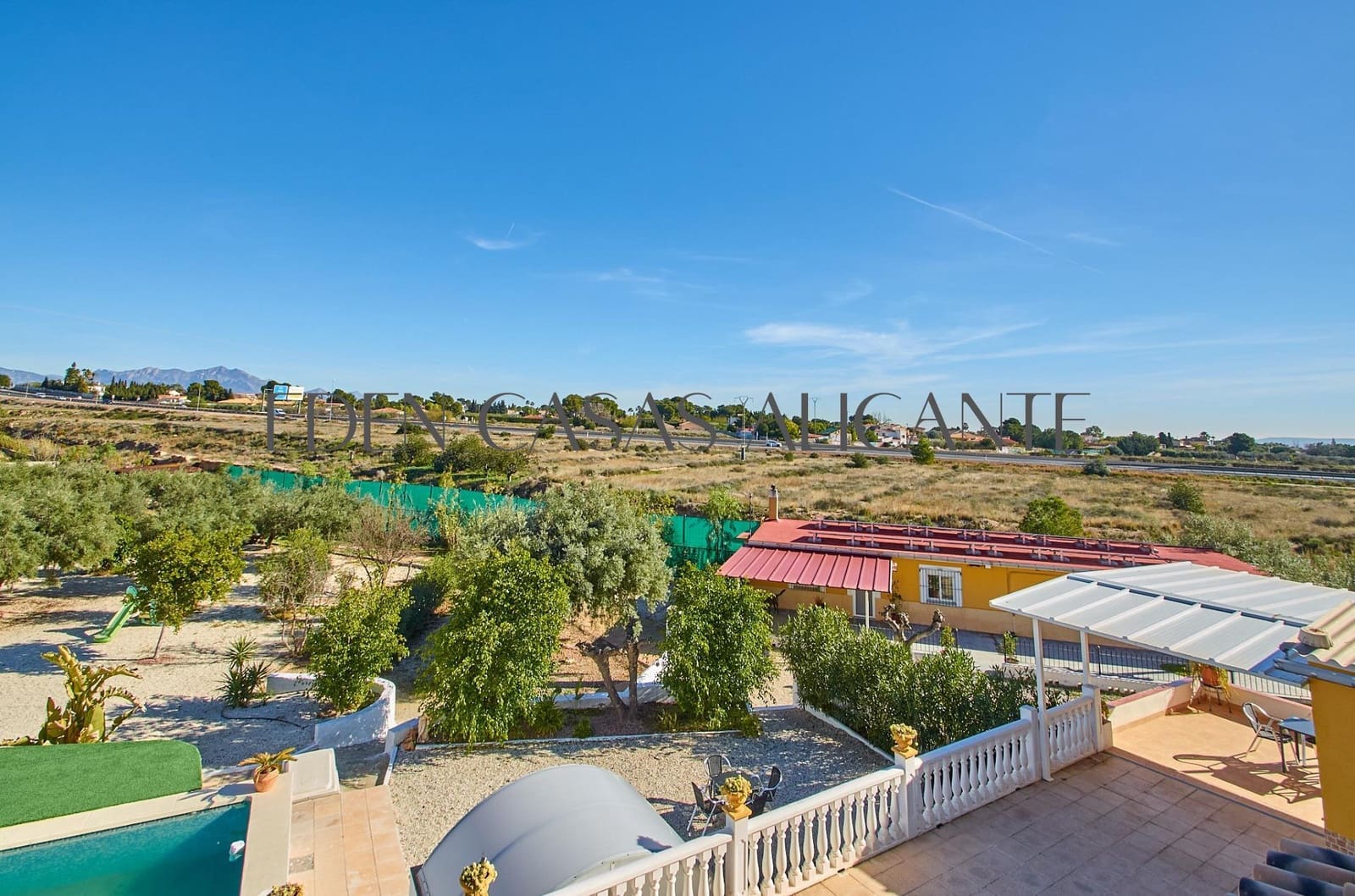 5 soverom Villa til salgs i Alicante by med svømmebasseng garasje - € 659 500 (Ref: 9513566)